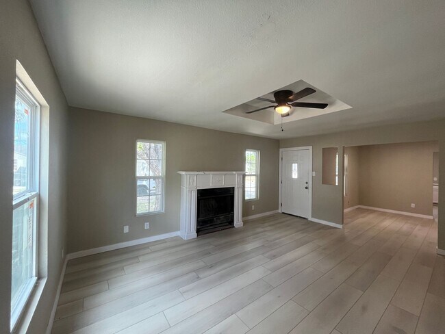 Building Photo - Remodeled 3 Bedroom 2 Bath Home