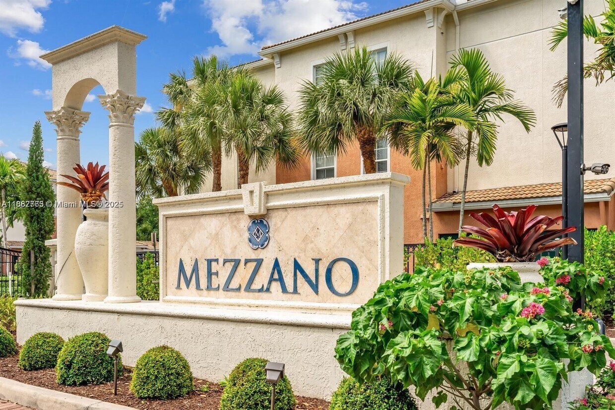 Foto principal - 9833 Baywinds Blvd