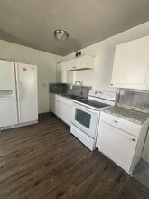 Building Photo - 715 St Barbara Ln