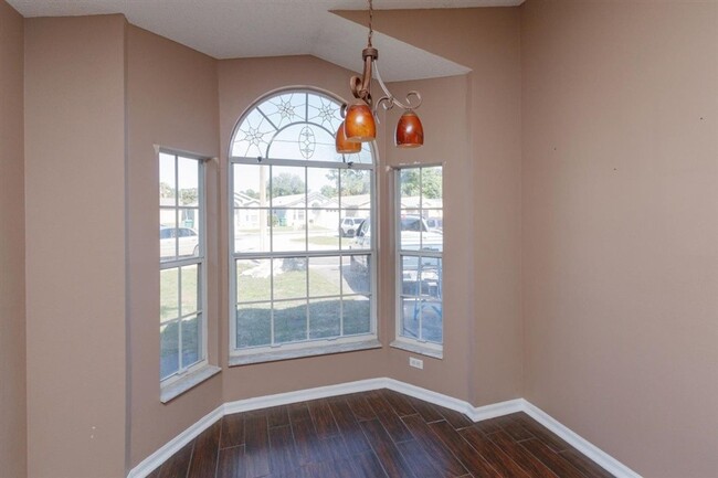 Building Photo - Single Family Home Like New