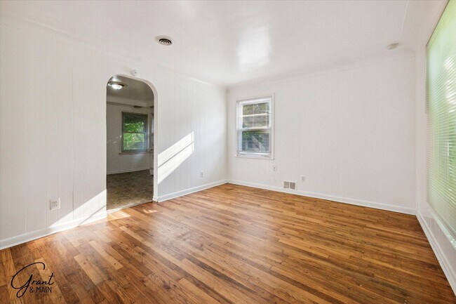 Building Photo - $1,200/month - 3 Bed 1 Bath in Warren