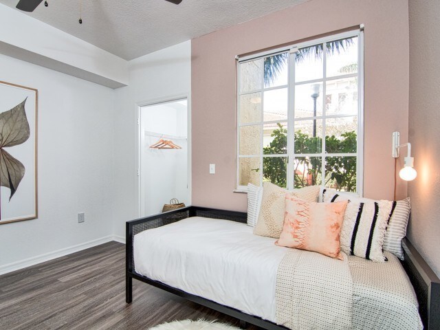 Foto principal - 11811 Miramar Pkwy