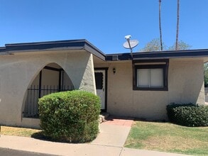 Building Photo - 830 S Dobson Rd