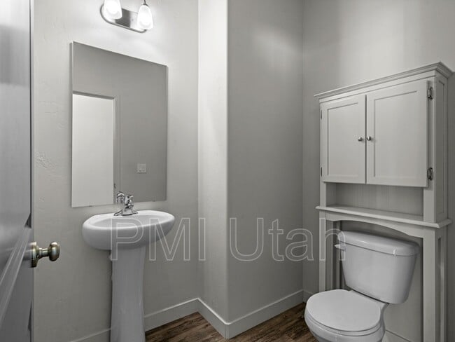 Building Photo - 906 Lotus Brook Dr