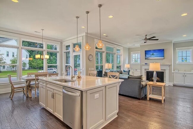 Building Photo - 4 Bedroom 4 Bath House in Dunes West - Mou...