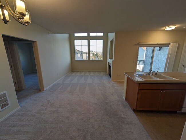 Foto del edificio - 2030 Garry Oaks Ave