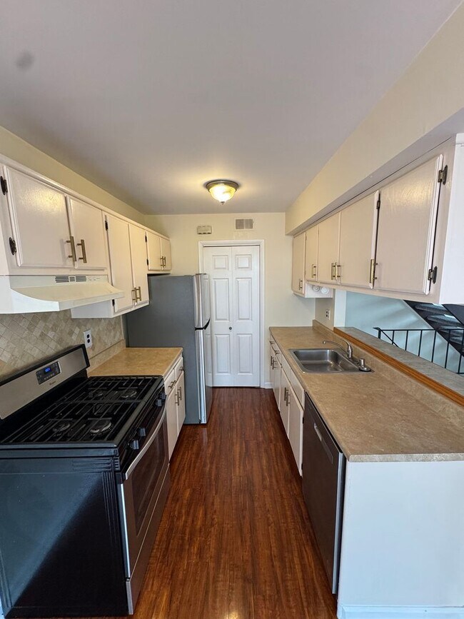 Foto del edificio - Modern 2 Bedroom, 2.5 Bathroom Townhome in...