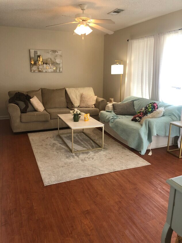 Living room - 224 Cook St