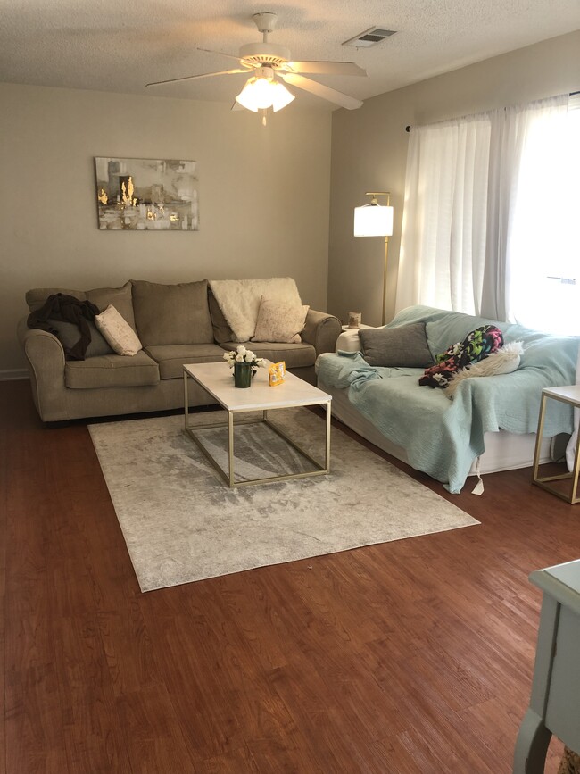 Building Photo - 224 Cook St