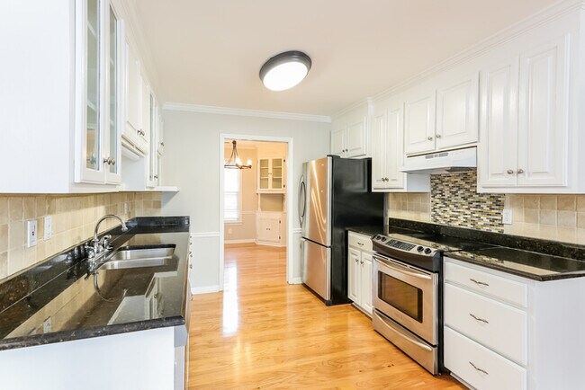 Building Photo - Charming Style Home