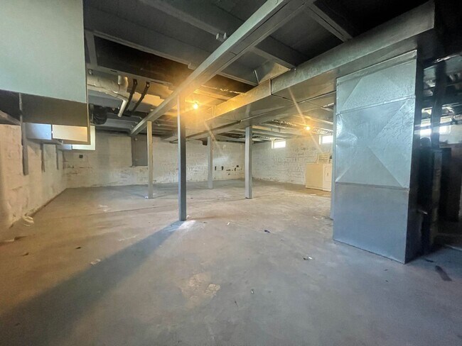 Foto del edificio - 321 E College St