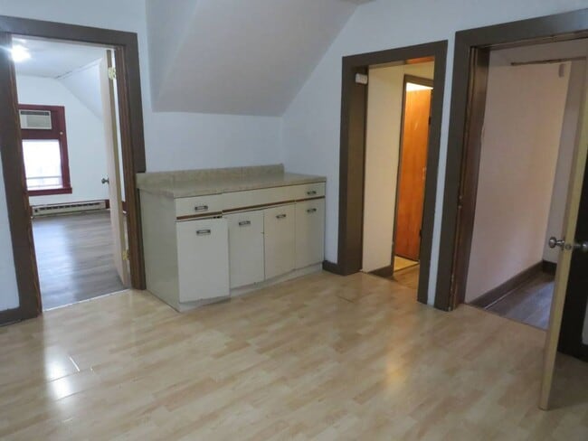 Building Photo - 1202 13th Ave E