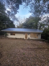 Building Photo - 1526 Northview Dr