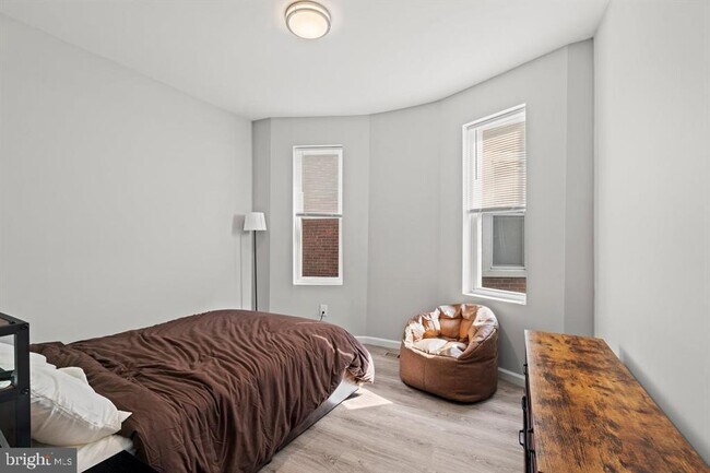 Foto del edificio - 4928 Florence Ave