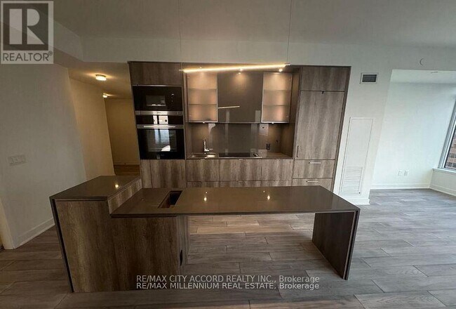 Building Photo - 11 Yorkville Ave