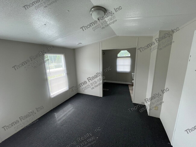 Building Photo - 126 Hemlock Ln