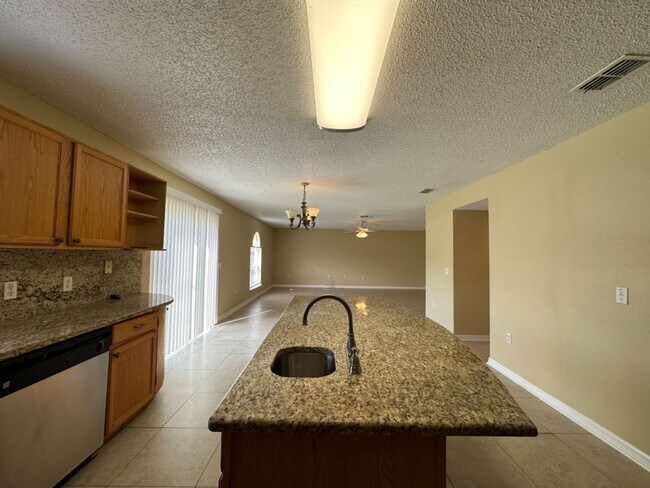 Building Photo - 4 Bedroom, 4 Bath Poinciana Dream Home!  F...