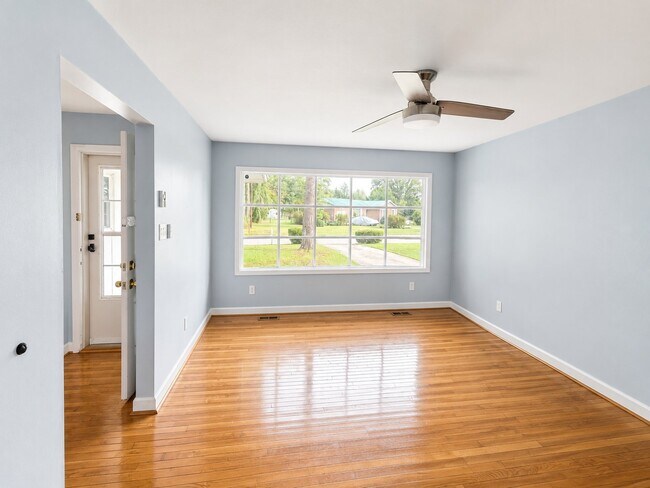 Foto del edificio - 6350 Rannock Dr