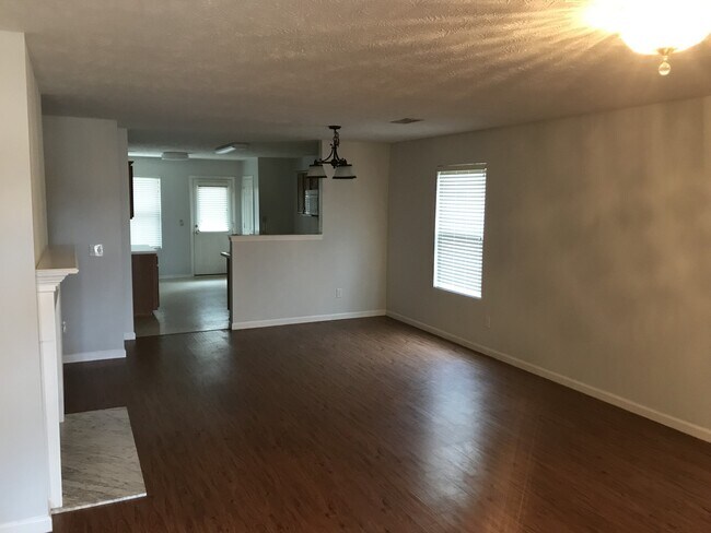Building Photo - 2862 Meadow Gln