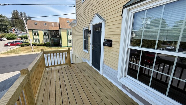Building Photo - 2 BR with hardwood, private entrance/deck,...