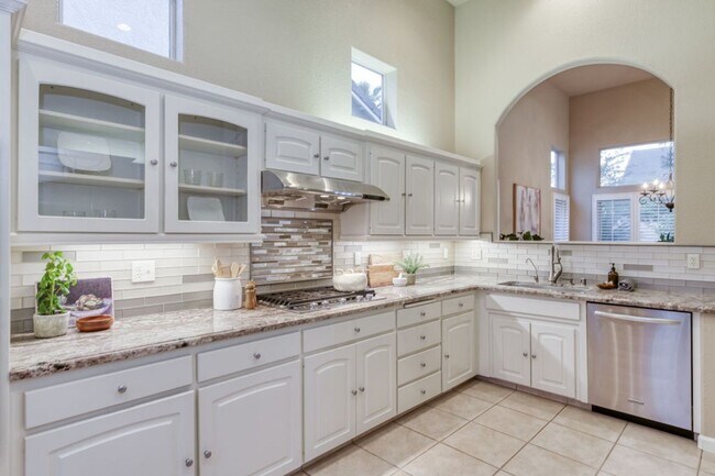 Foto del edificio - Impressive 4 Bedroom 2.5 Bath home with Po...