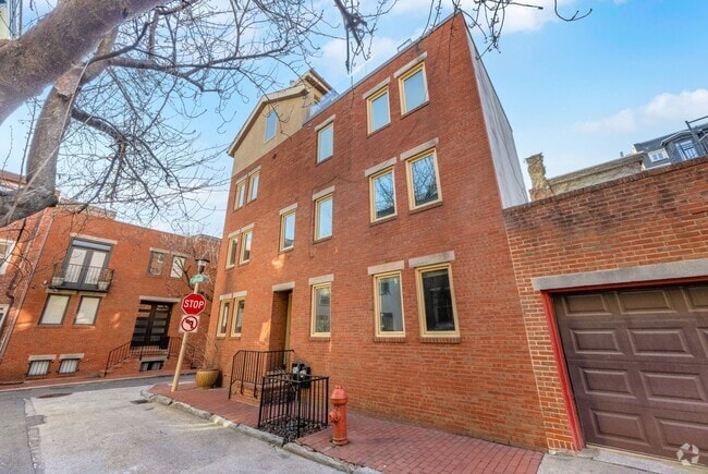 Building Photo - 220 S Sartain St
