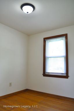 Building Photo - 5013 Mineola Rd