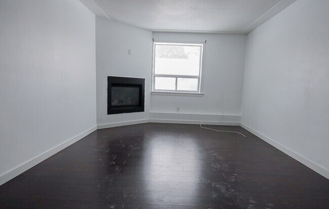 Building Photo - 169 Lancaster St W