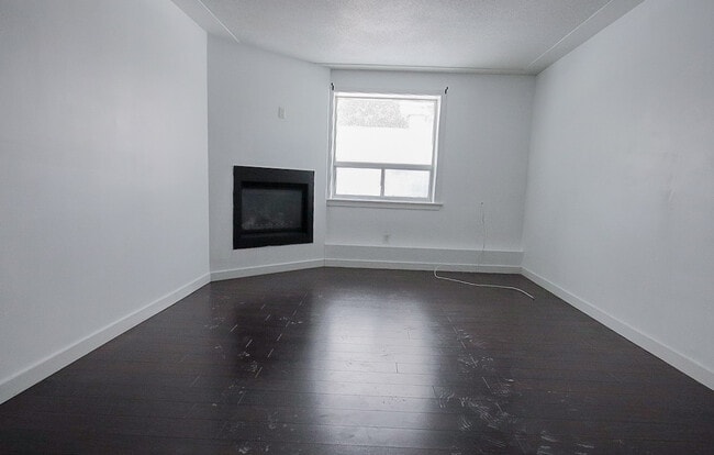 Building Photo - 3 Bedroom Unit For Rent!