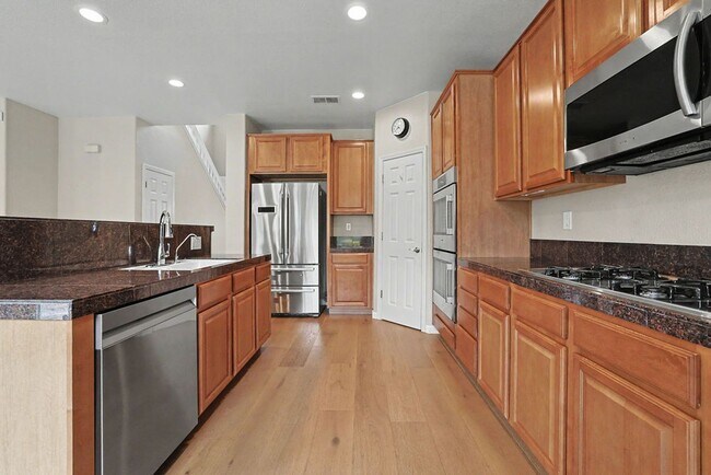 Building Photo - 4865 Peninsula Point Dr