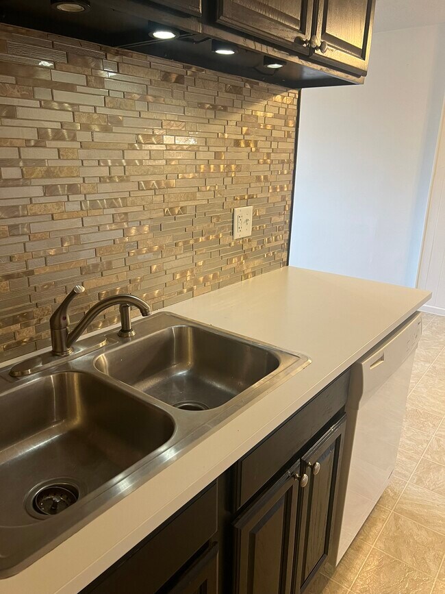 Kitchen - 1033 7th St W