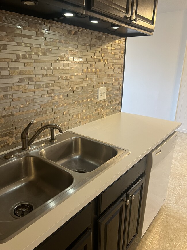 Kitchen - 1033 7th St W