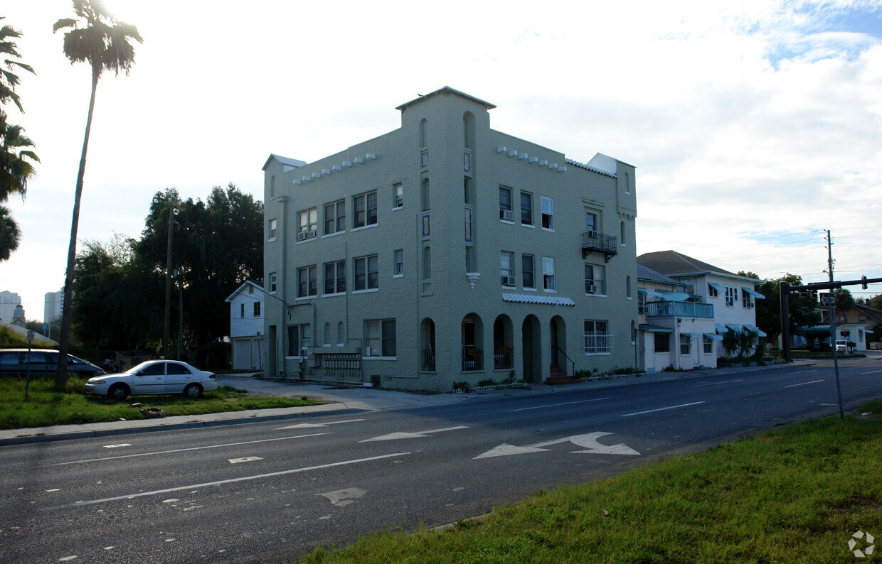 Building Photo - 409 8th St N