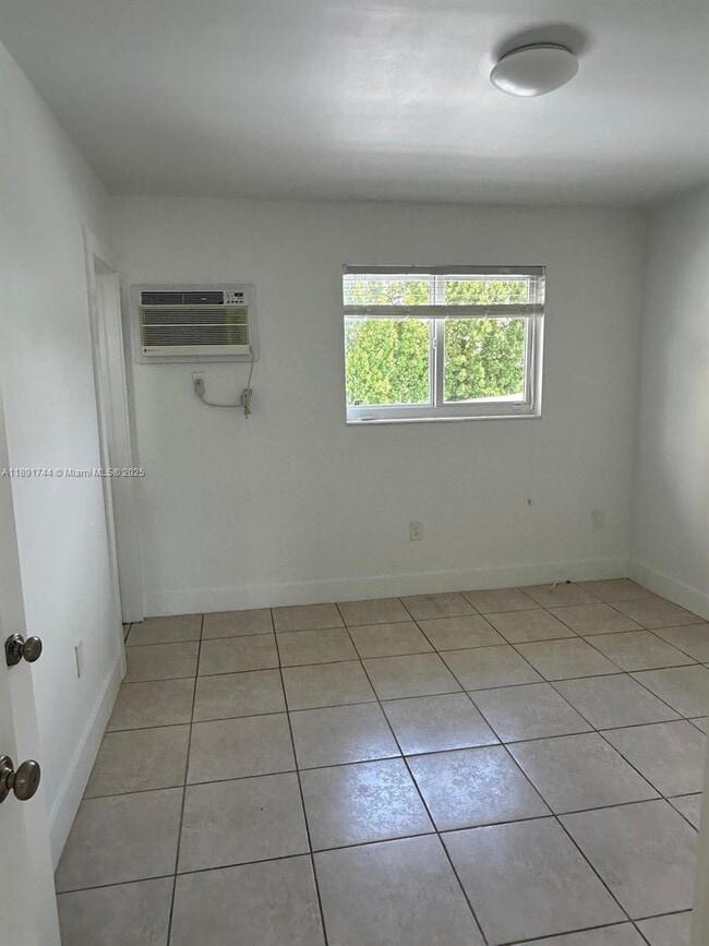 Foto del edificio - 1100 SW 36th Ct