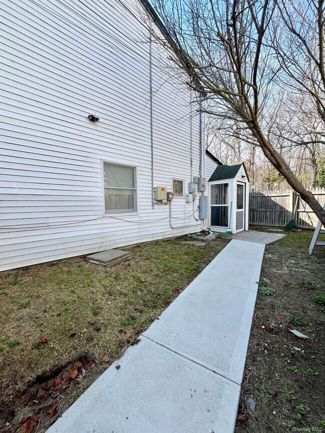 Building Photo - 53 Circle Dr N