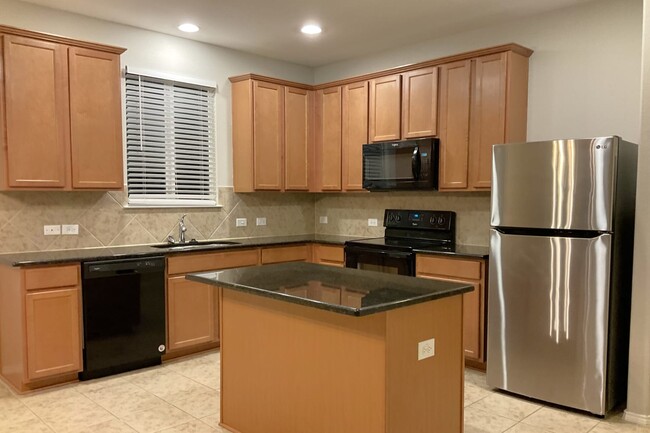Building Photo - 2073 Rosebury
