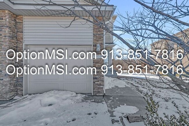 Building Photo - Charming 3-Bedroom Townhouse in Piper School District