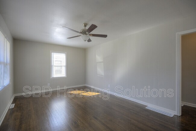 Building Photo - 2906 Englewood Terrace