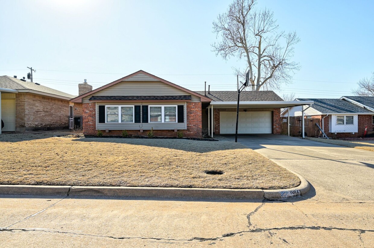 Primary Photo - Bright & Spacious 3-Bed / 2 Bath Home with...