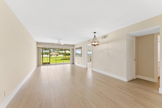 Building Photo - 478 Tequesta Dr