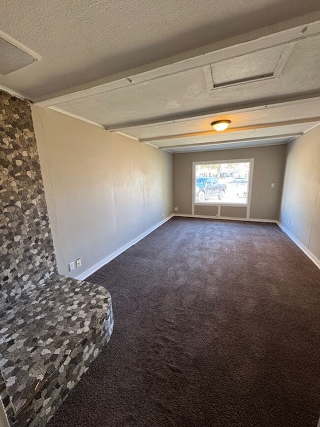 Building Photo - 6335 Bittersweet Dr