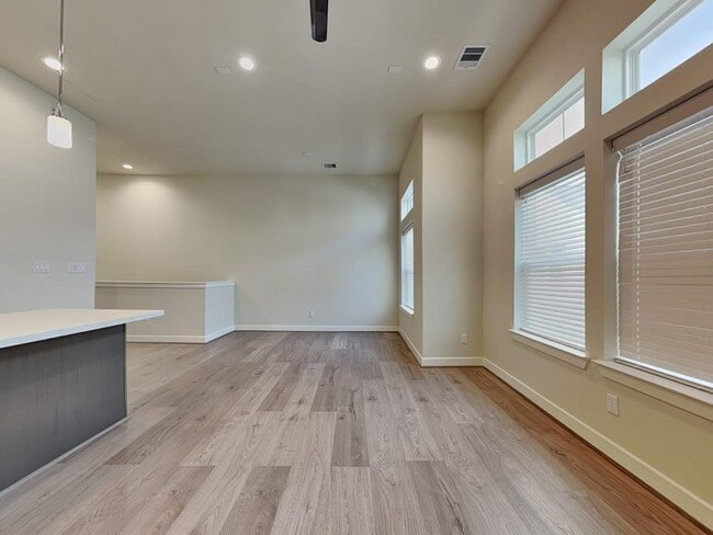 Foto del edificio - 6379 Paddington Bnd Dr