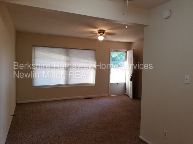 Building Photo - 2700 E Haythorne Ave