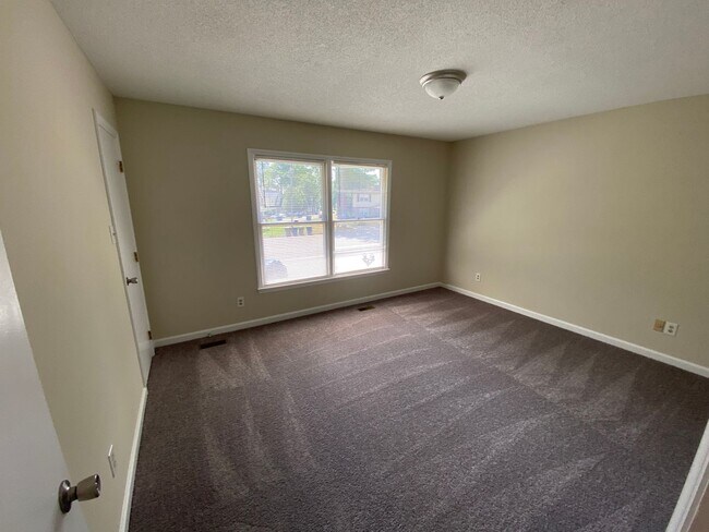 Building Photo - 4400-4402