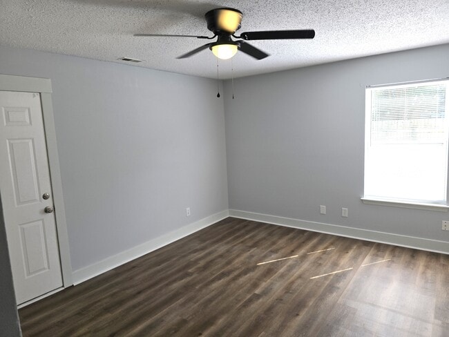 Photo - 2100 Fort Belvoir Dr (Virginia Beach, VA) House