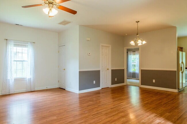 Building Photo - Wonderfully located Wilmington home for Rent