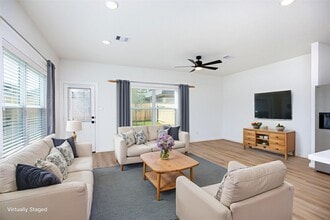 Building Photo - 2031 Longmire Villas Ct