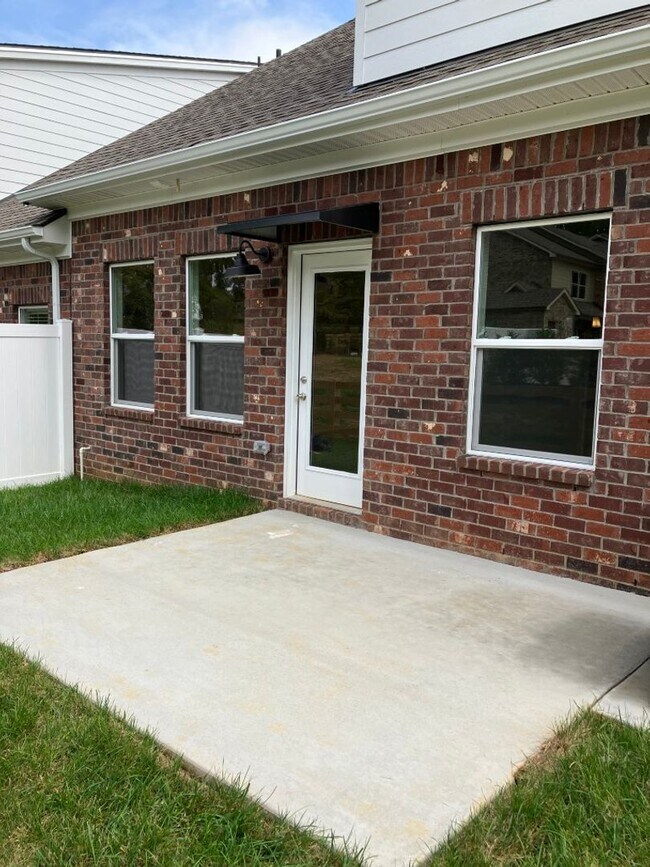 Foto del edificio - Nearly New 3BR/3BA Condo in Fairview