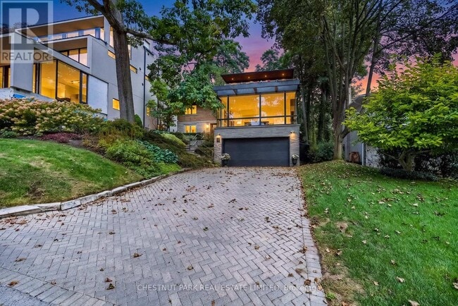 Building Photo - 16 Fallingbrook Woods