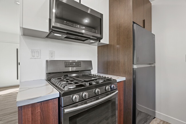 Building Photo - 2814 Sichel St.